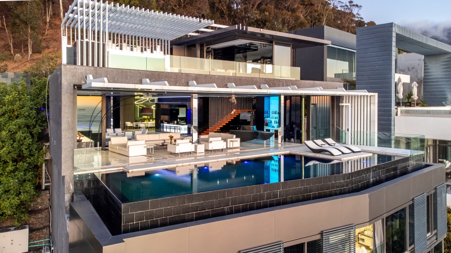 7 Bedroom Property for Sale in Clifton Western Cape